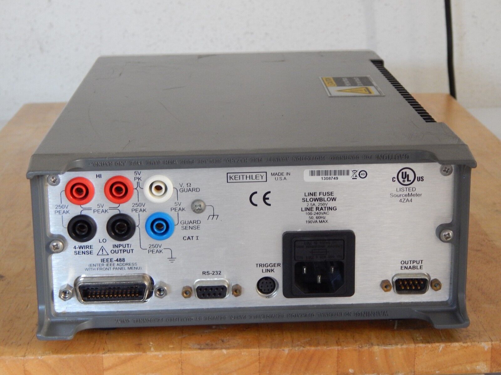 Keithley 2400 SourceMeter, 200Vdc 1A 20W , Rev C34 Keithley 2400 SourceMeter, 200Vdc 1A 20W , Rev C34